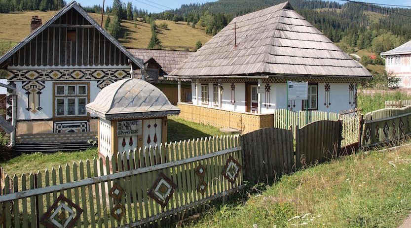 independent motorhome tour Romania - CIOCANESTI traditional houses